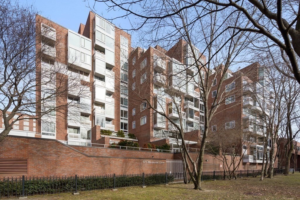 975 Memorial Drive #204 — photo