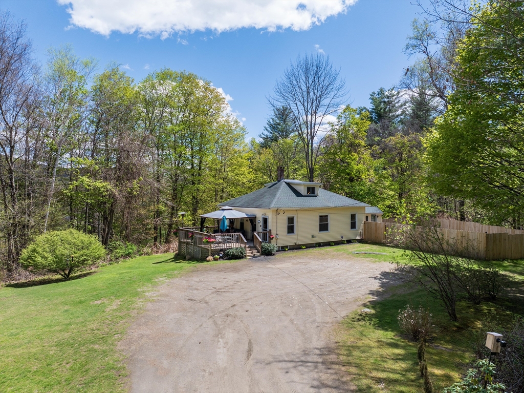 11 Bray Road, Buckland, MA 01370