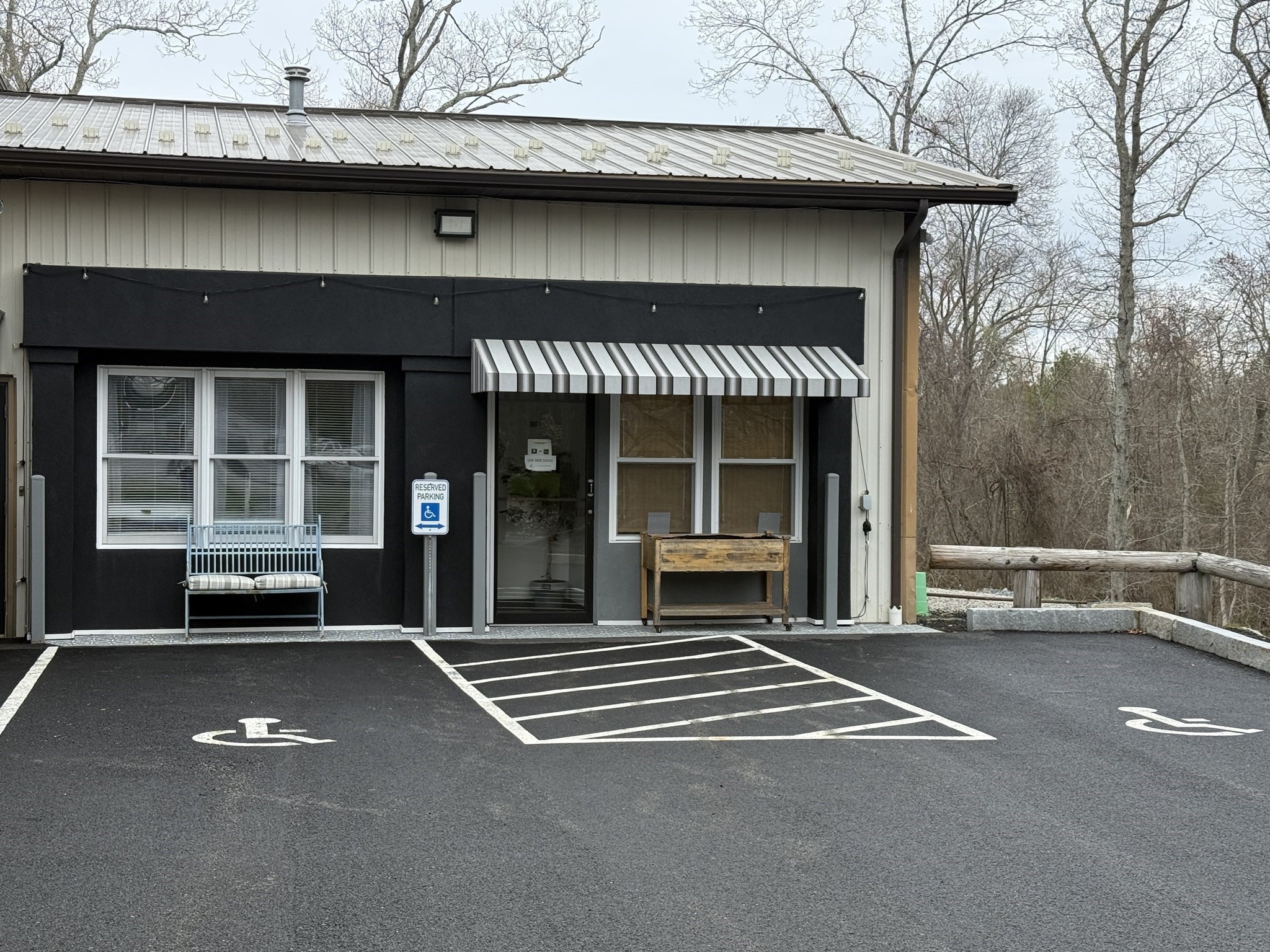 946-948 American Legion Hwy — photo