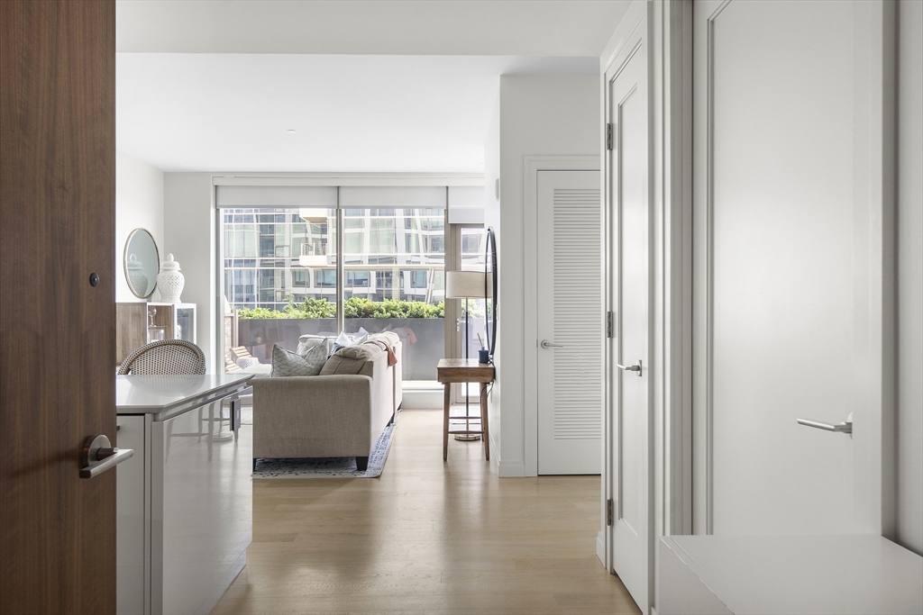 133 Seaport Blvd #520 — photo