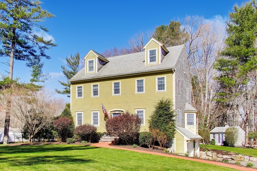 101 River Road, Hanover, MA 02339