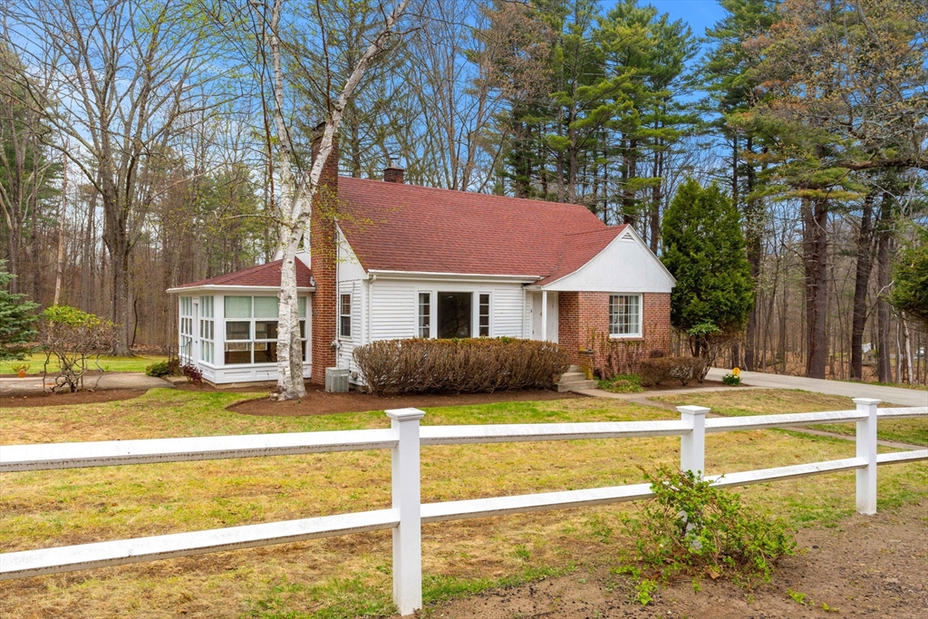 6 W Shore Road, Merrimac, MA 01860