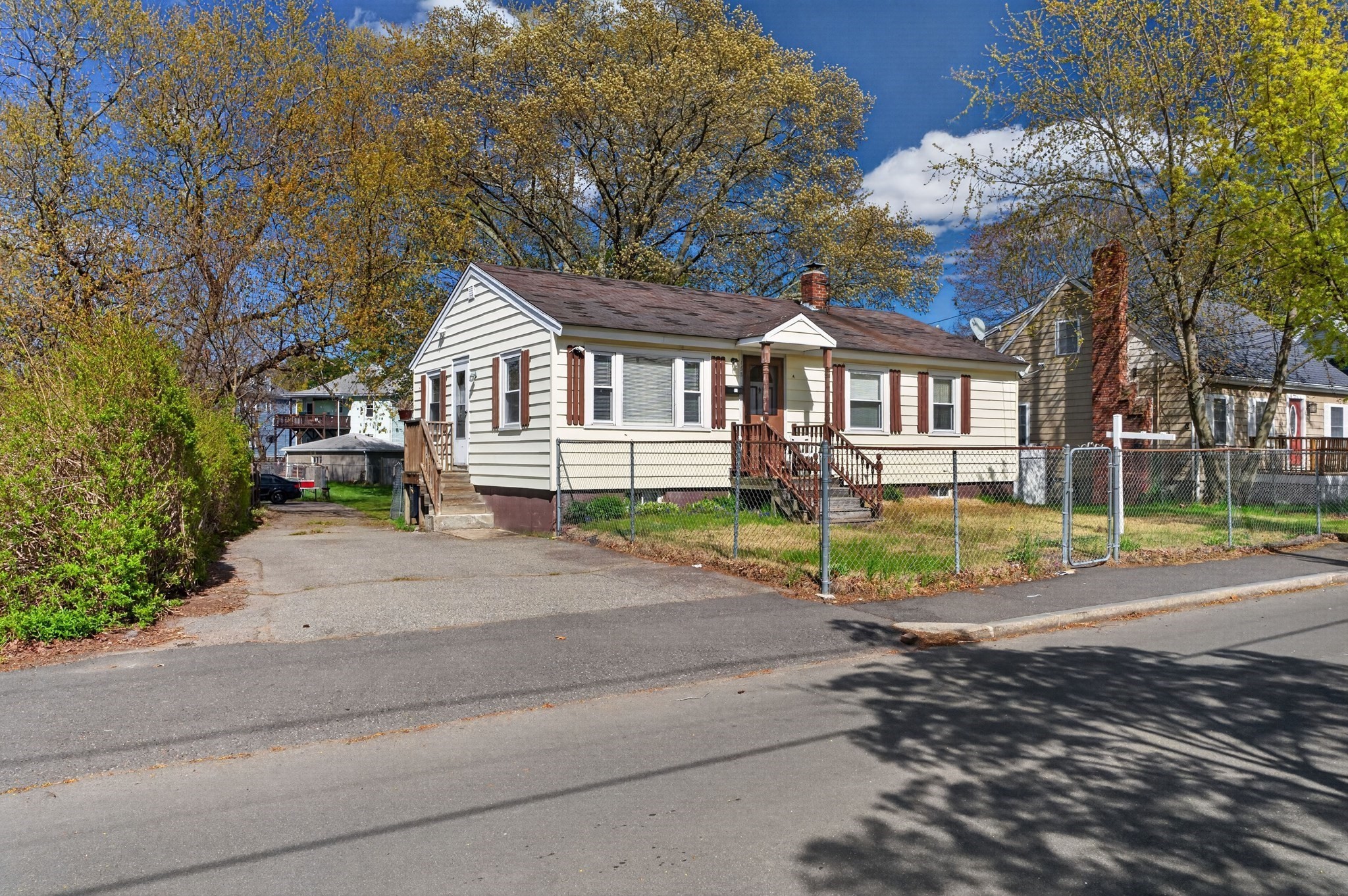 168 Main Street — photo