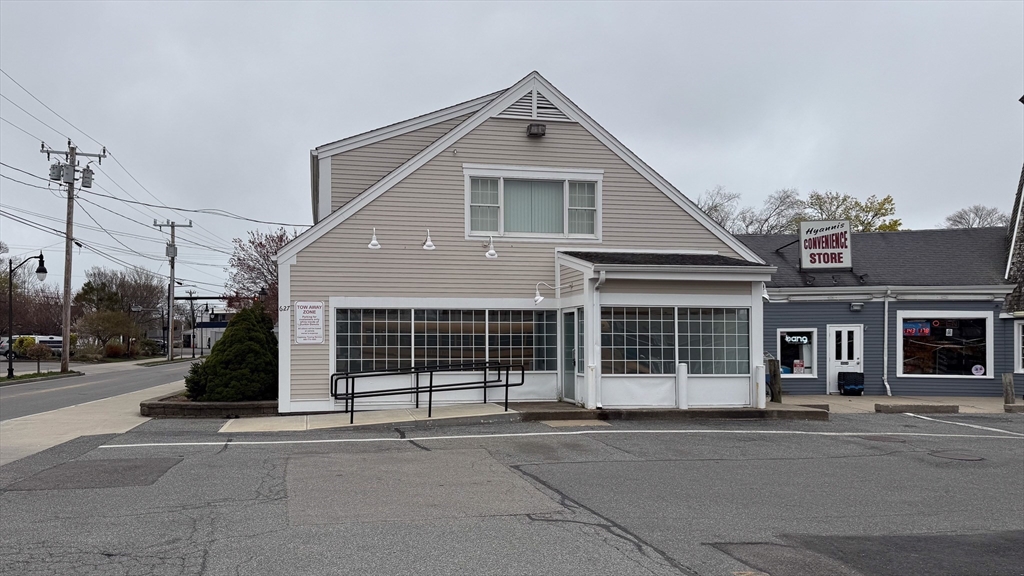 627 Main St — photo