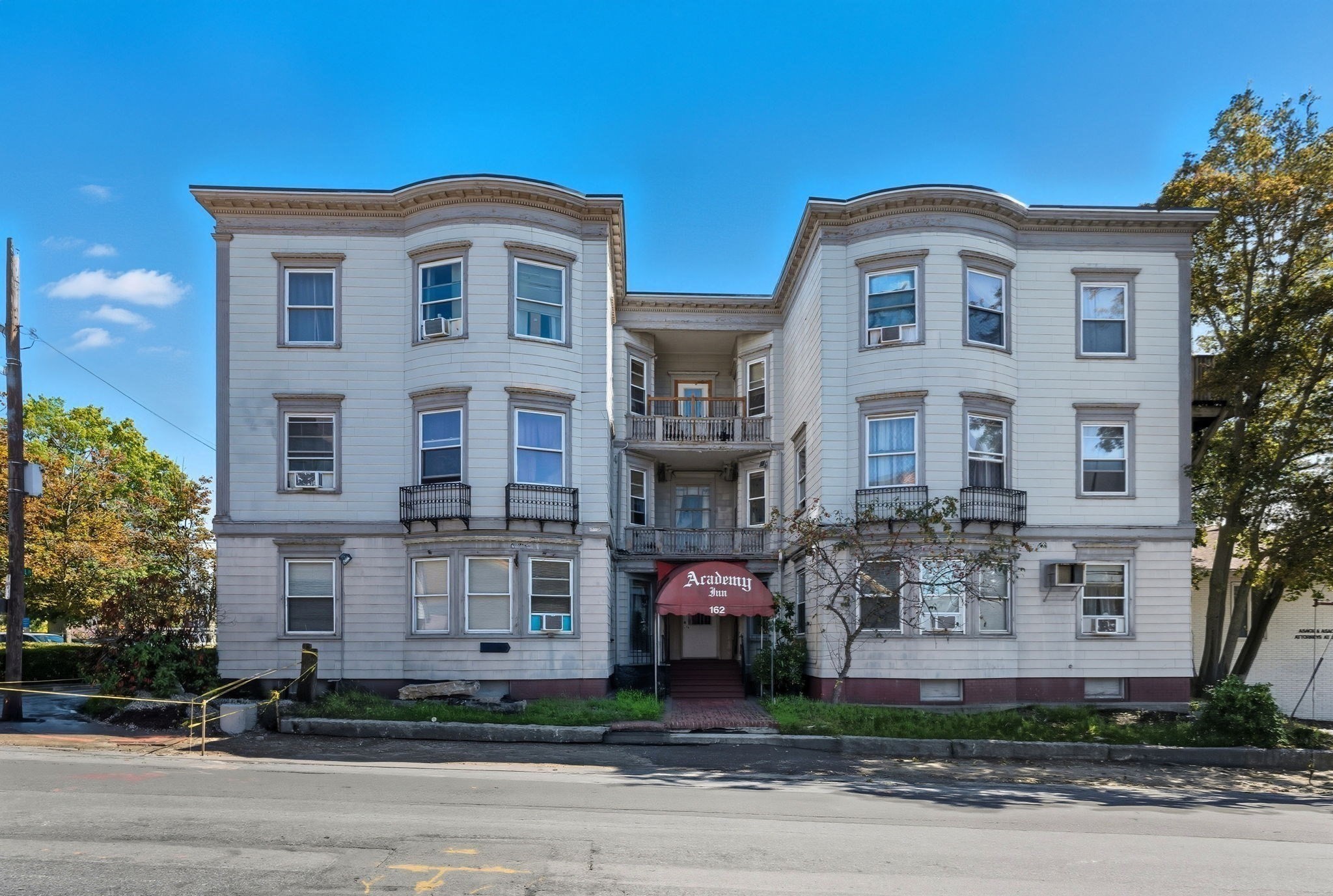 162 Warren Ave — photo