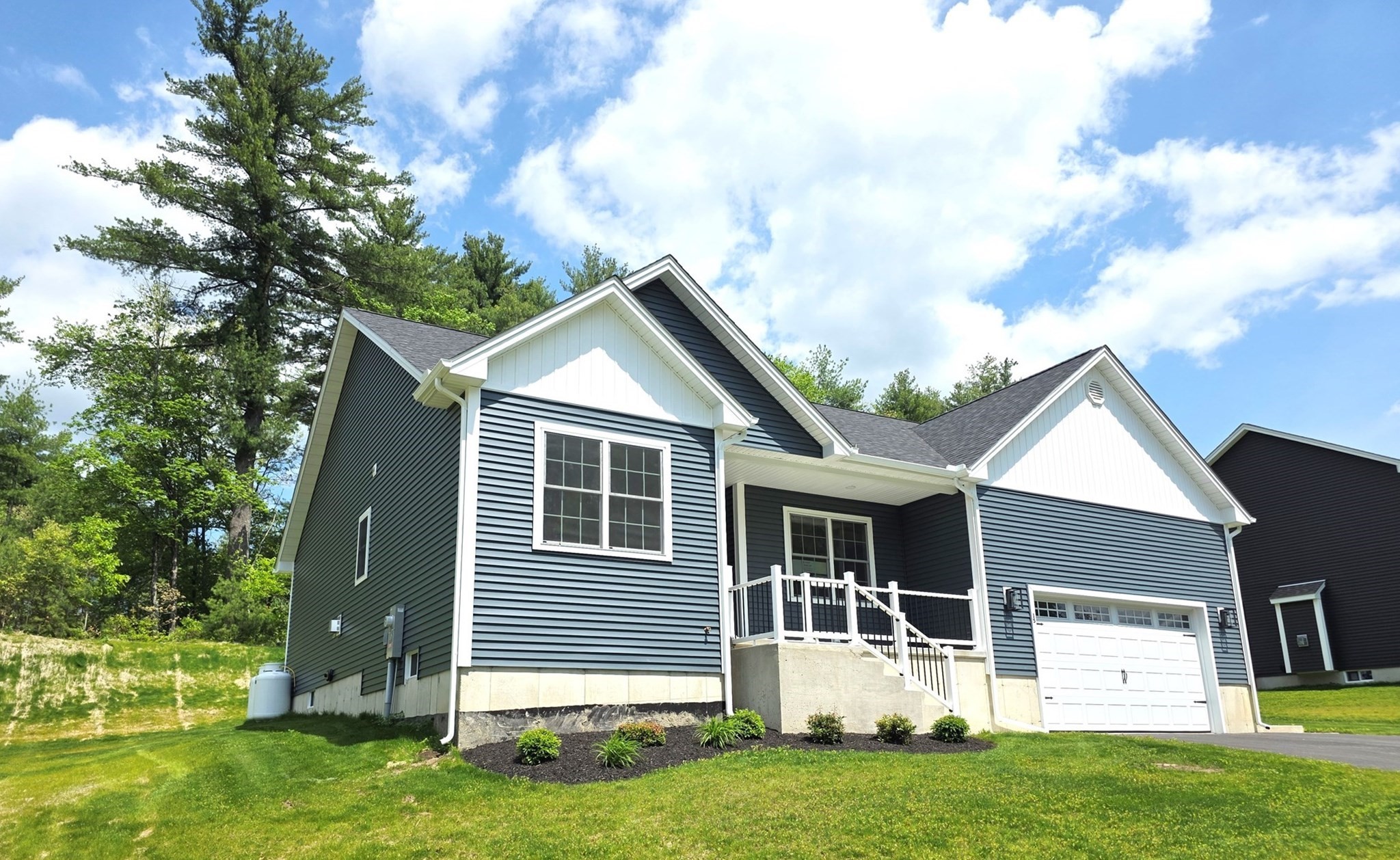 15 High Bluff — photo