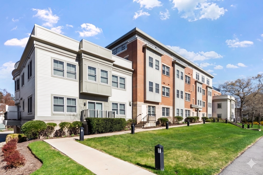 321 Hammond Pond Pkwy # 103 — photo