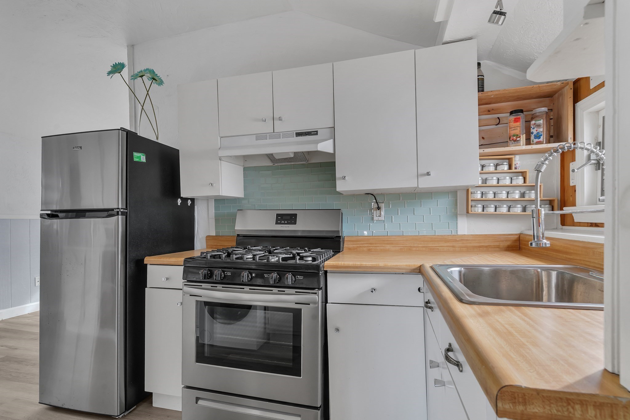 10-R Barnes St, Wareham, MA 02571 — photo 3