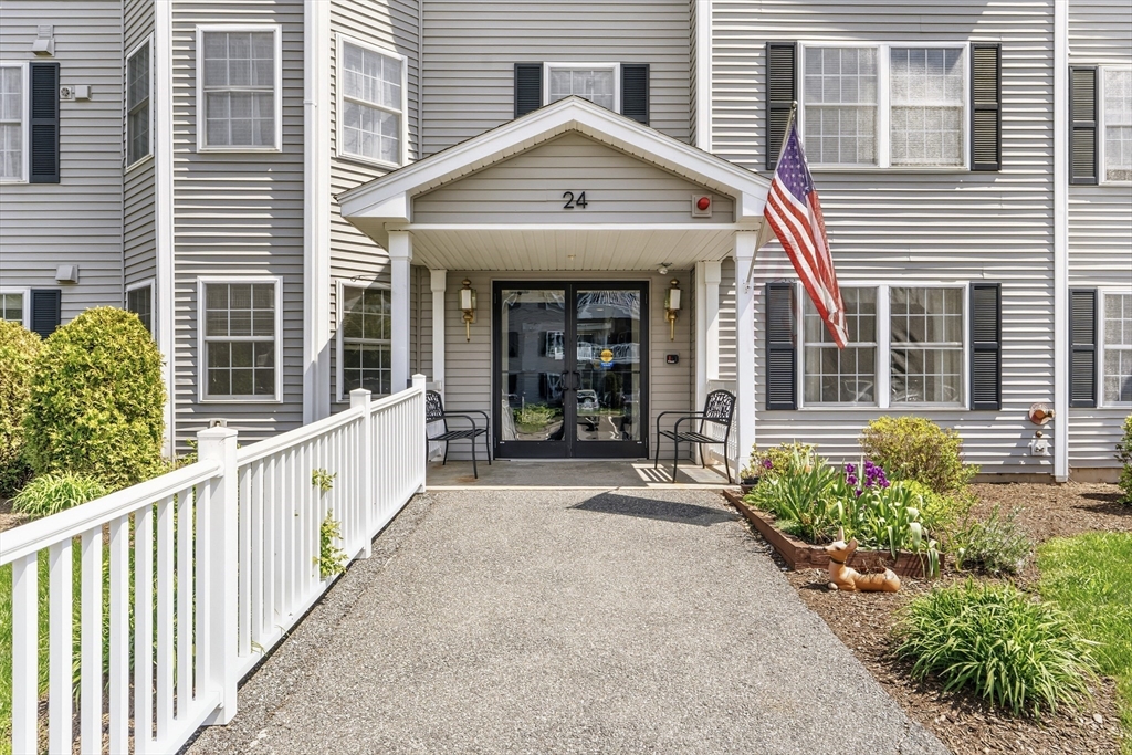 24 Greenleaves Dr # 406 — photo