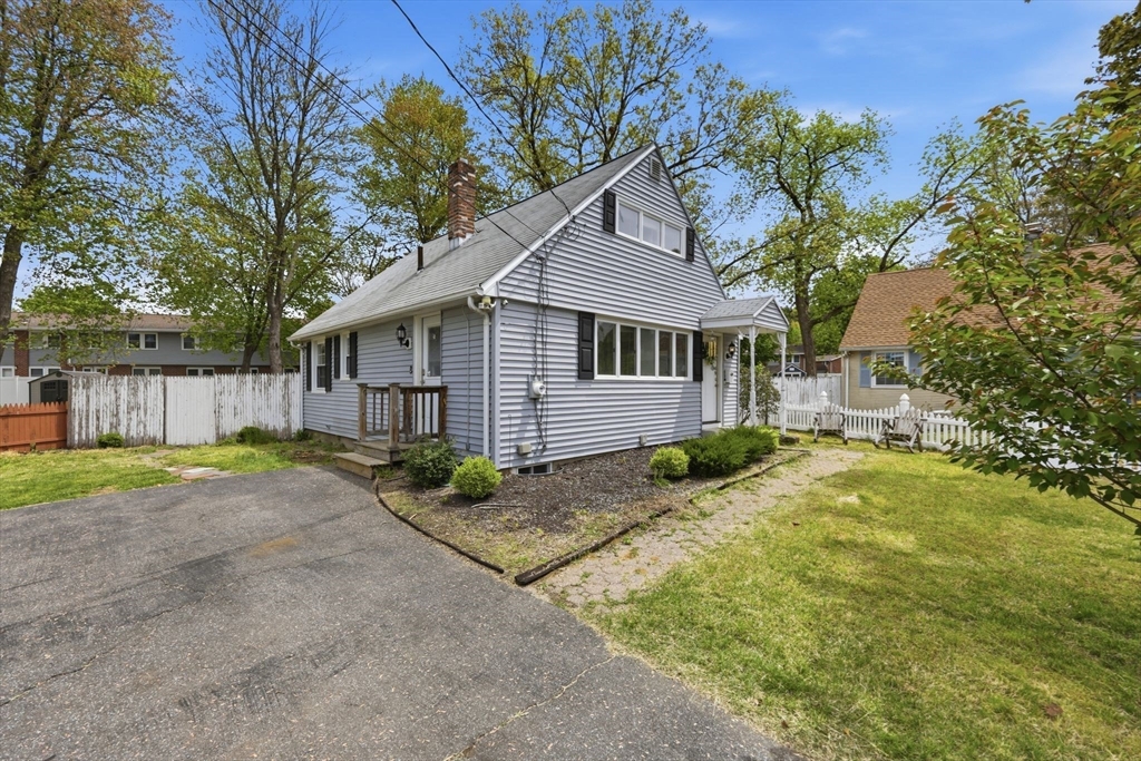 49 Canterbury Road, Springfield, MA 01118