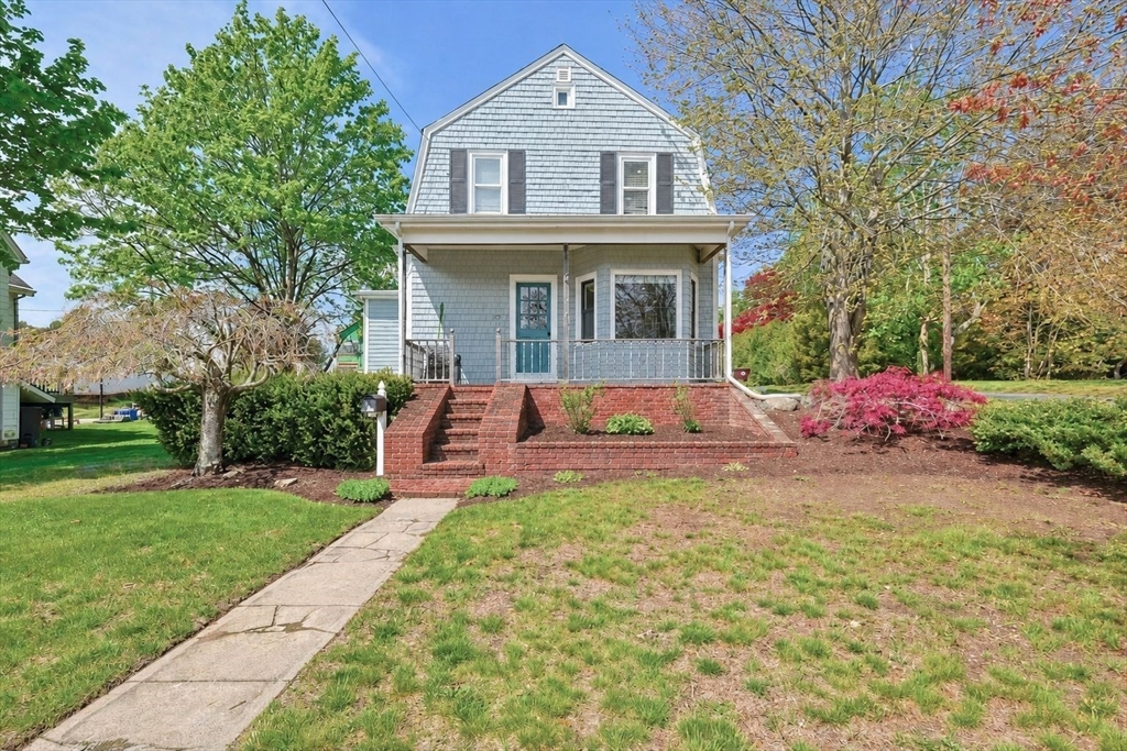 97 Middle Road, Acushnet, MA 02743