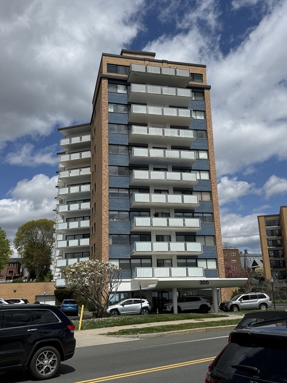 300 Lynn Shore Drive #207 — photo