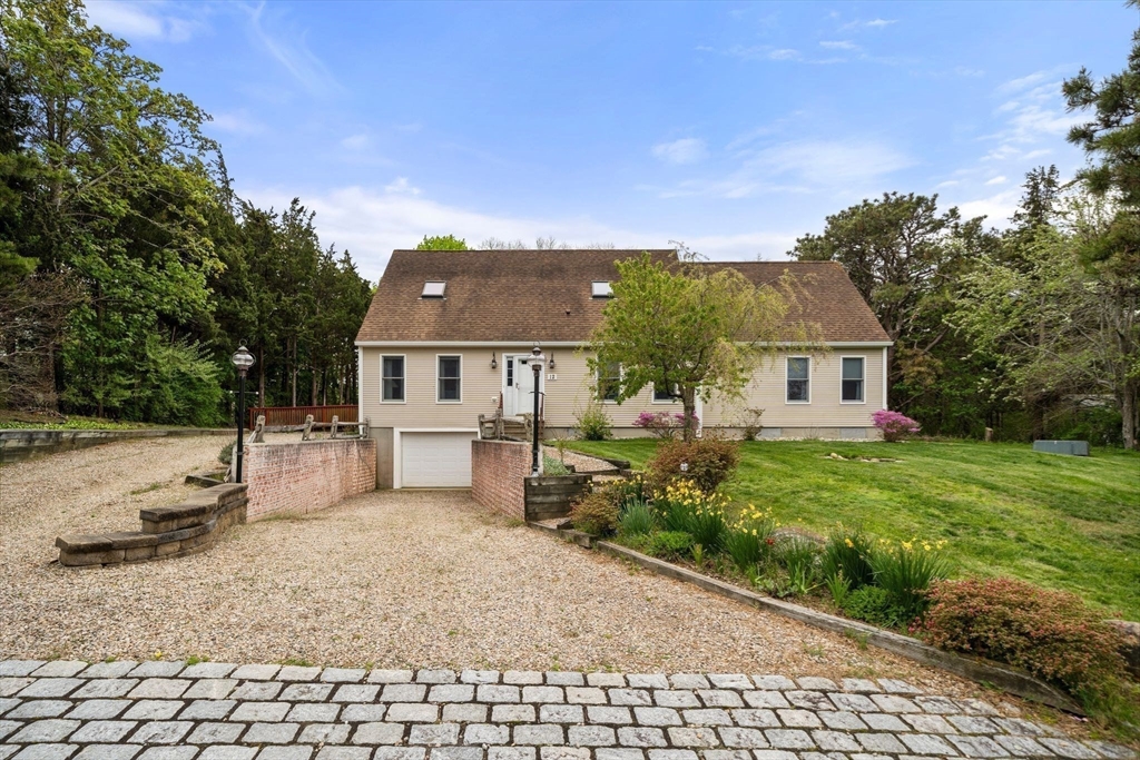 12 Settlers Trce — photo