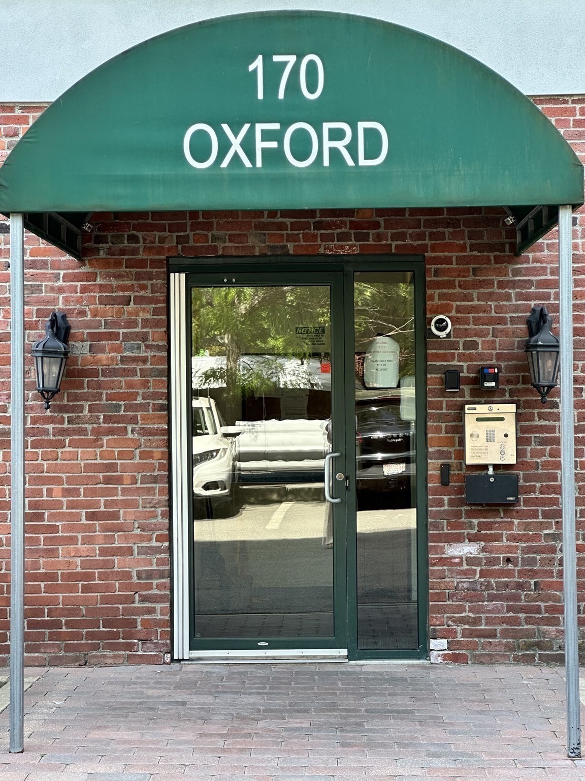 170 Oxford St #504 — photo