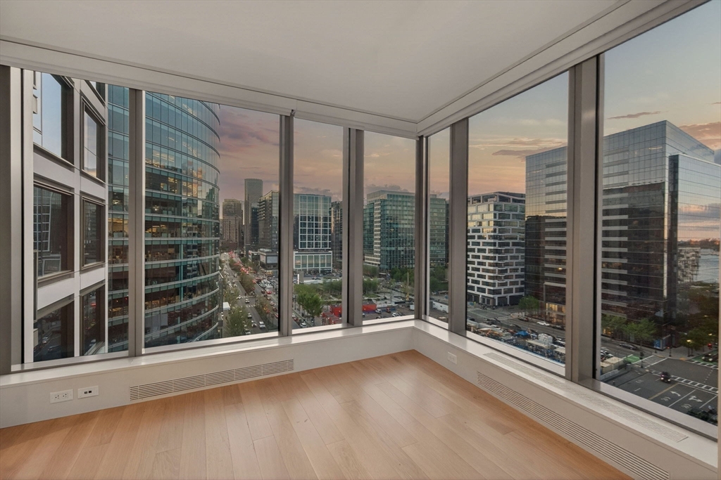 133 Seaport Blvd #1208 — photo