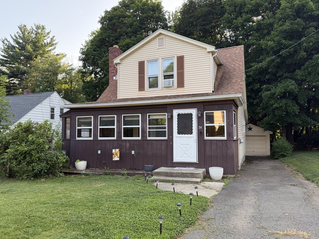 74 Gates Ave — photo