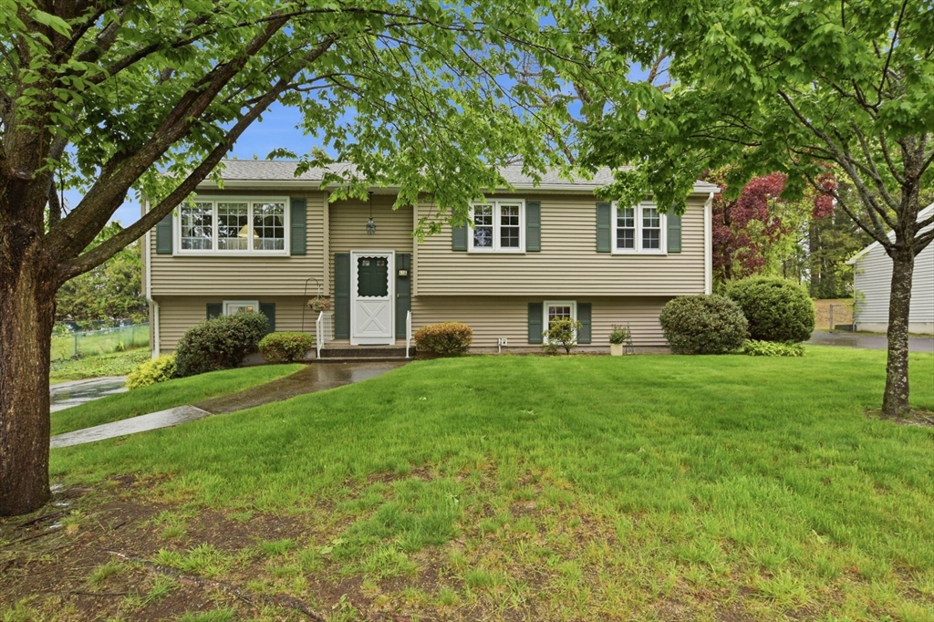 68 Deep Field Road, Springfield, MA 01118