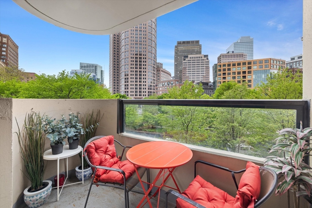 65 East India Row #3G — photo