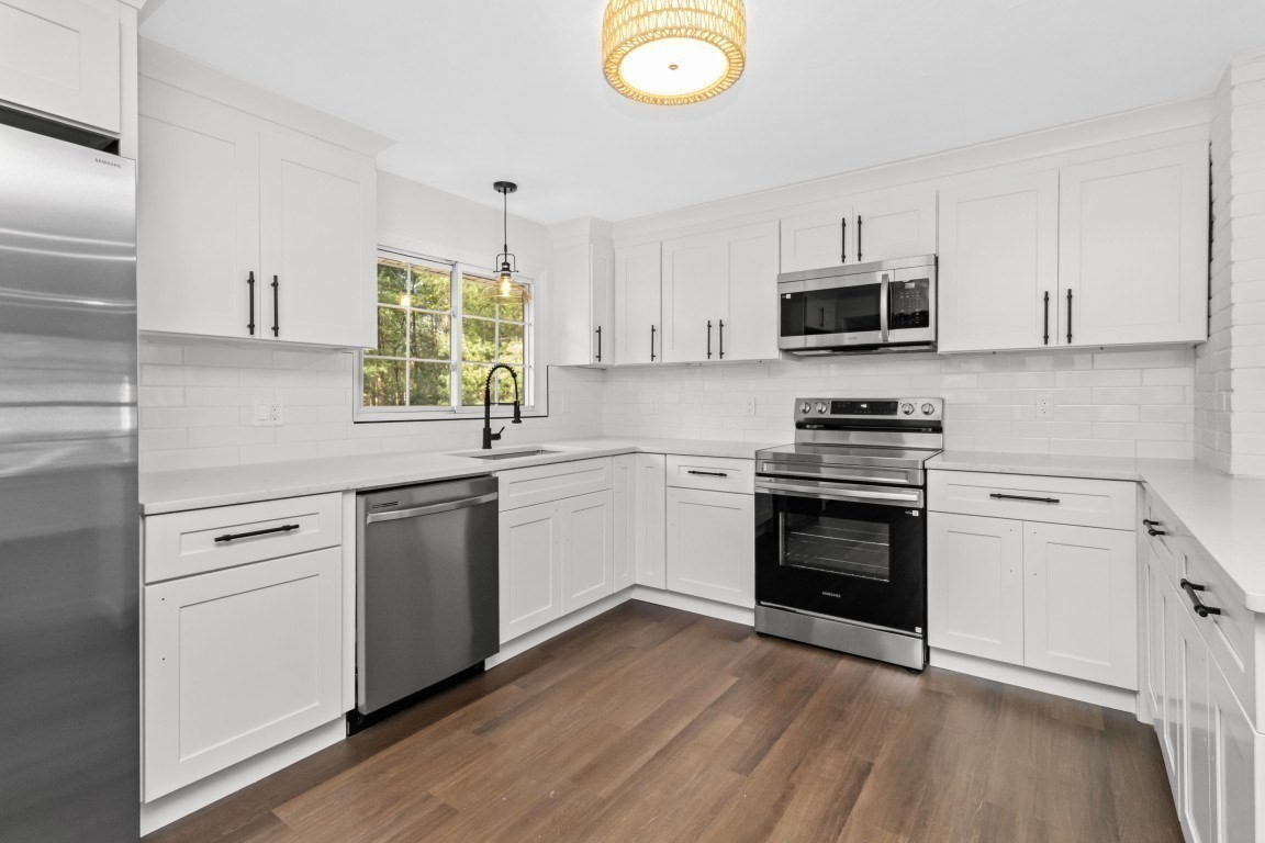 300 Jon Dr — photo