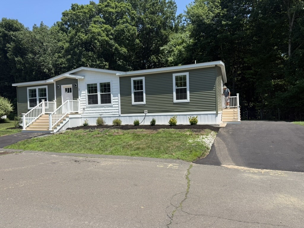 13 Parkwood Dr — photo