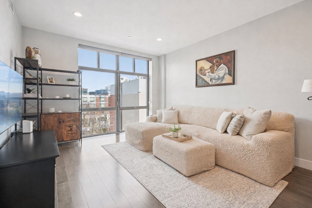 150 Dorchester Ave South Boston # 511 — photo