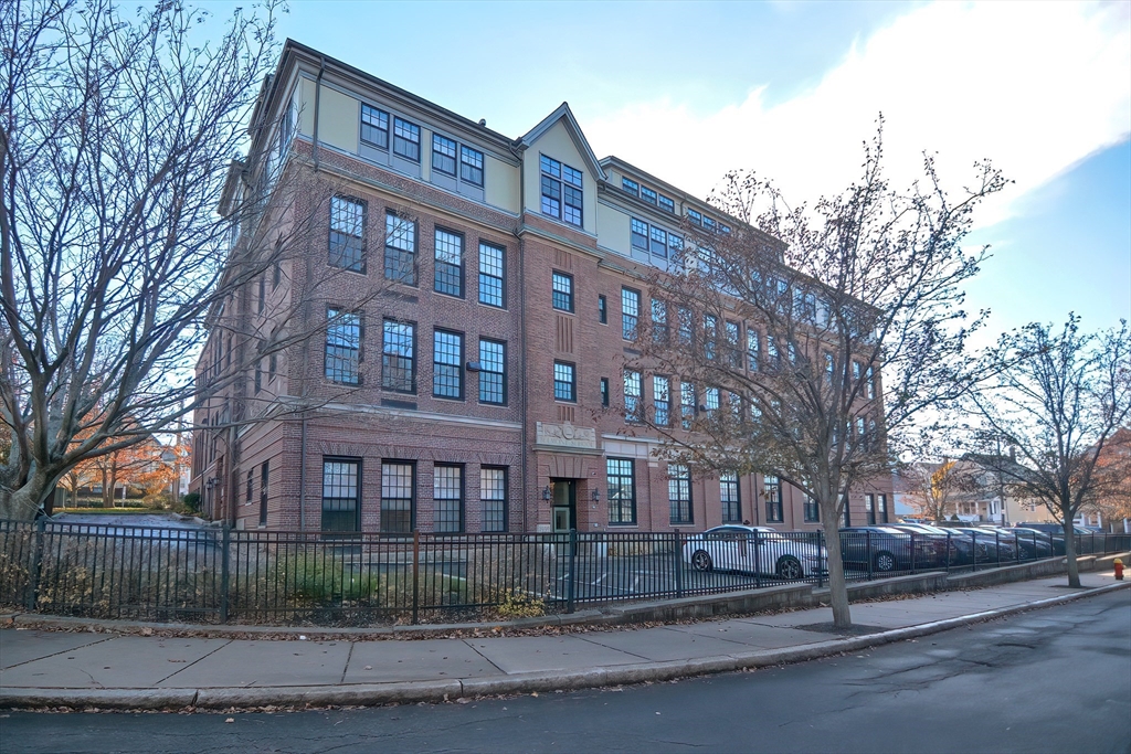 72 Ashland St # 410 — photo