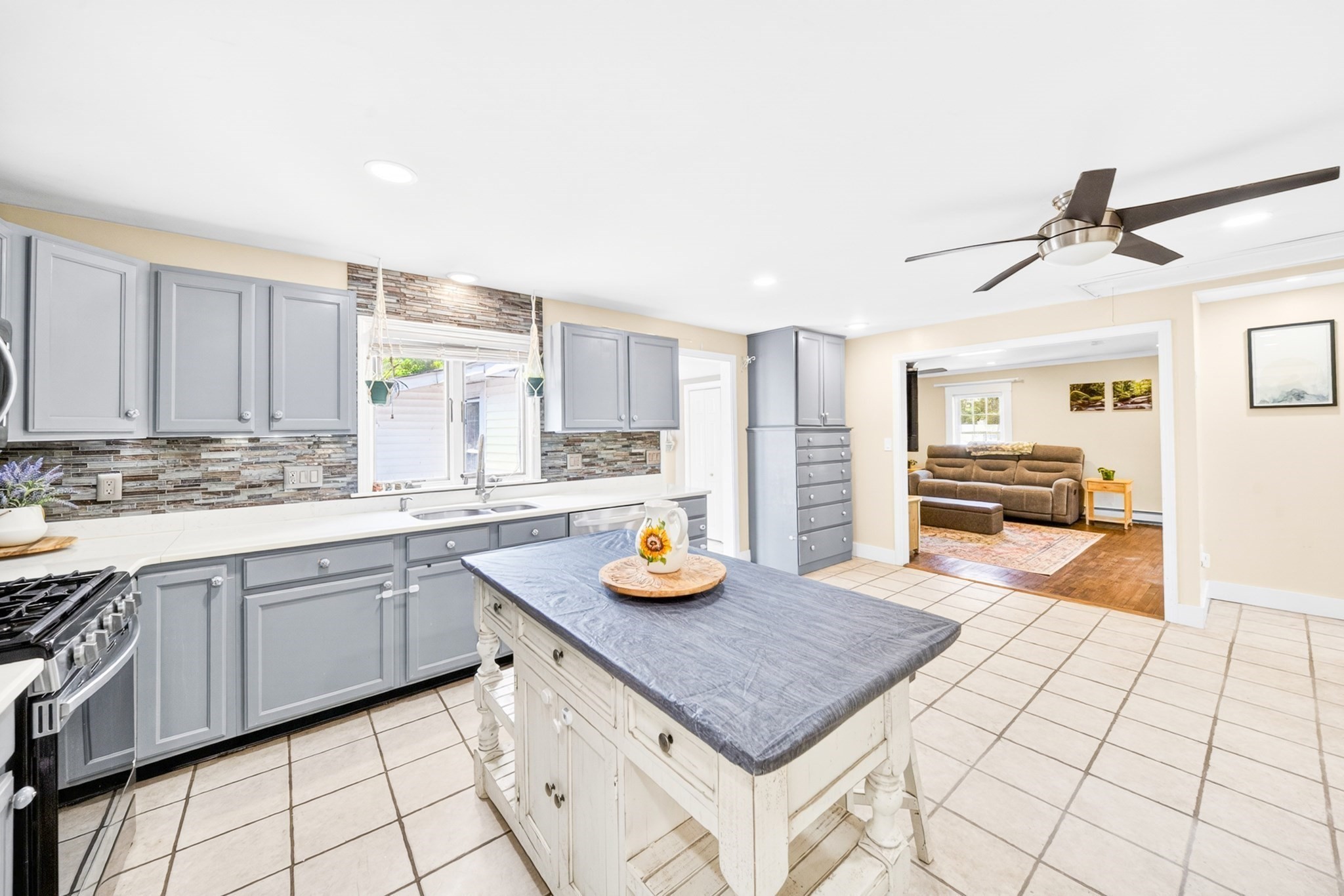 84 Fowler Rd — photo