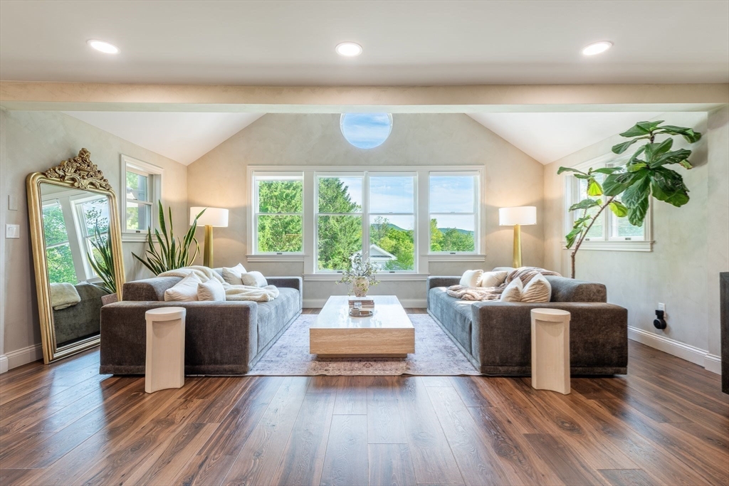 585 Station Road, Amherst, MA 01002