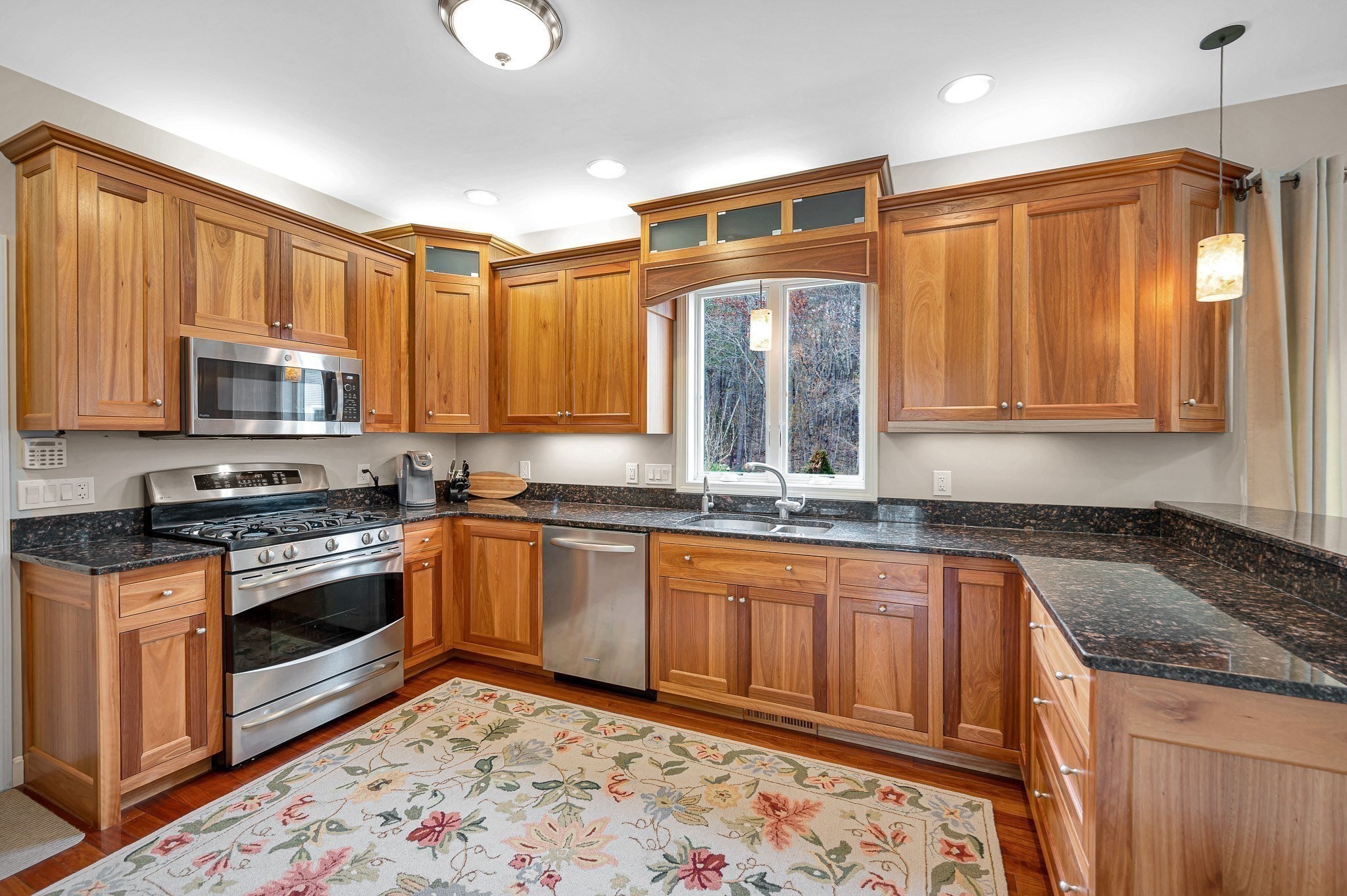 37 Beechwood Dr — photo