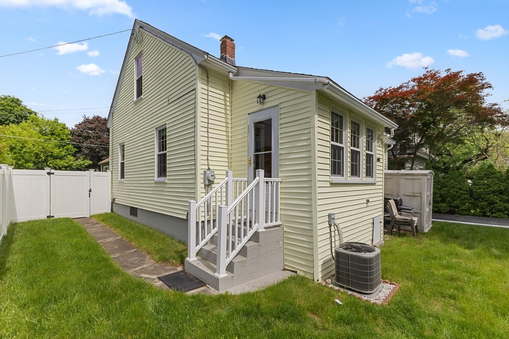 28 Spring Street, Webster, MA 01570 — photo 3