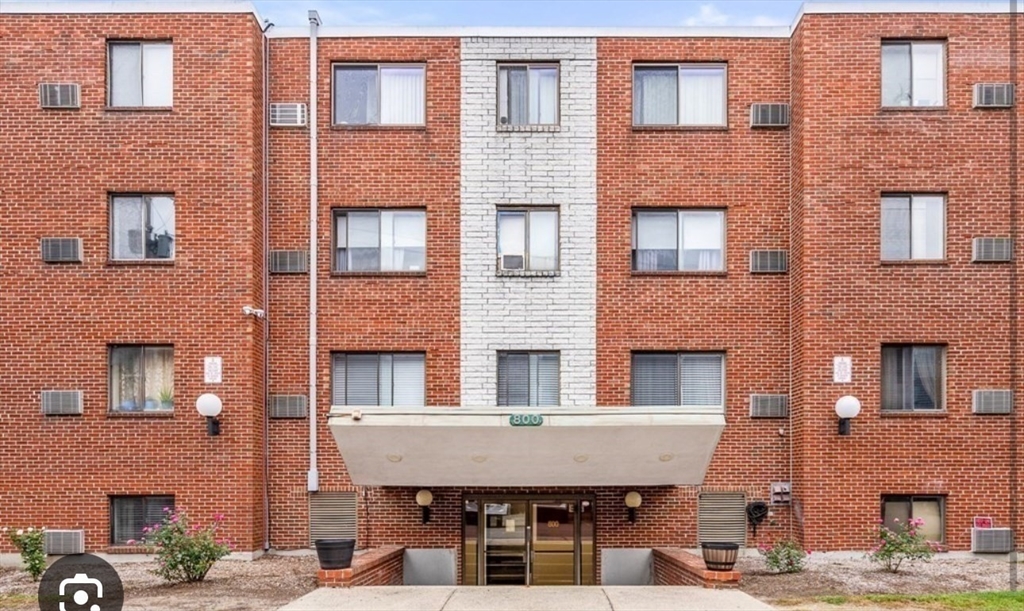 800 Governors Dr #6 — photo