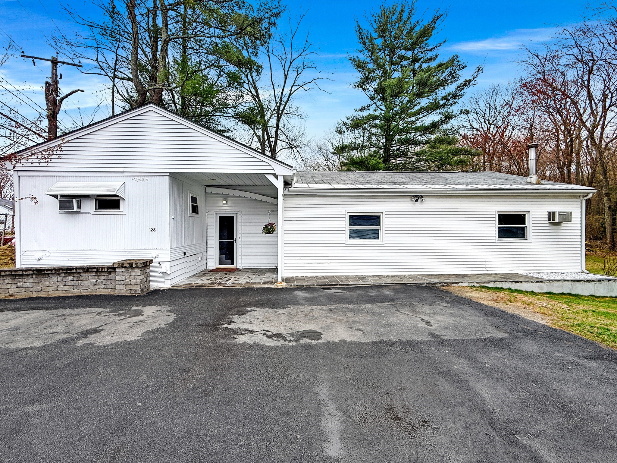 126 Beach Rd — photo