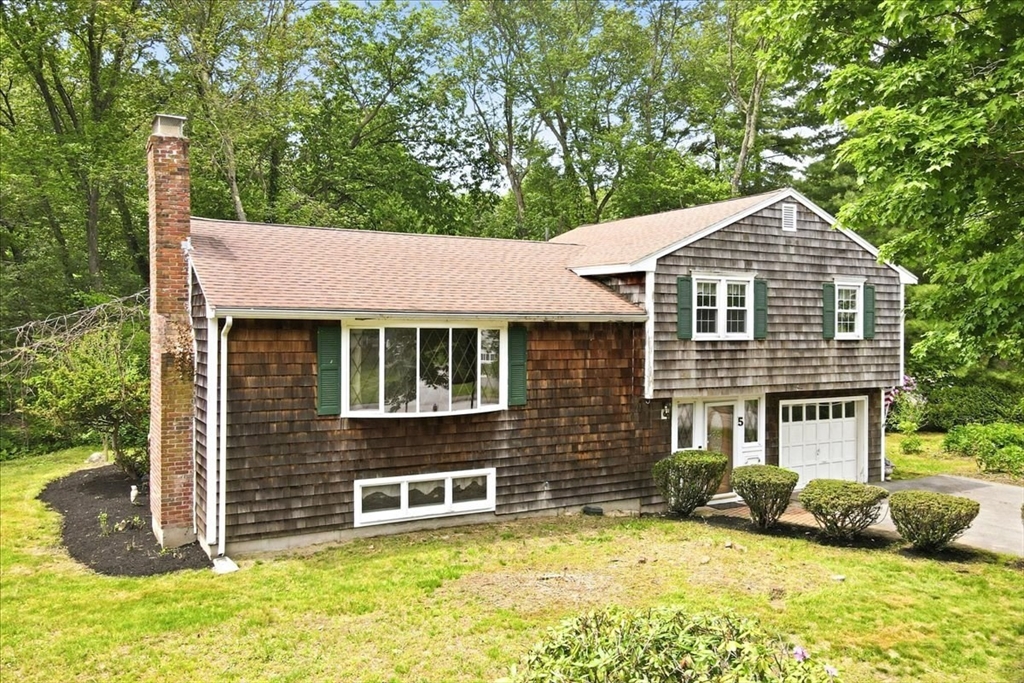 5 Spring Valley Road, Medfield, MA 02052