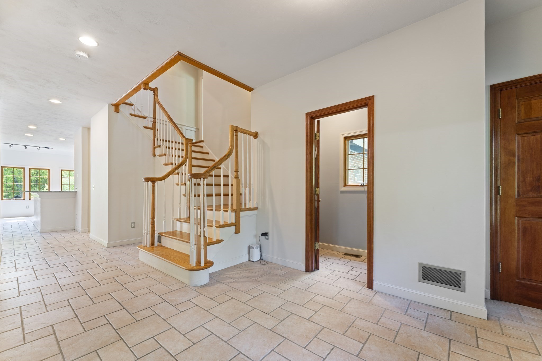 28 Vincent Road, Mendon, MA 01756 — photo 3