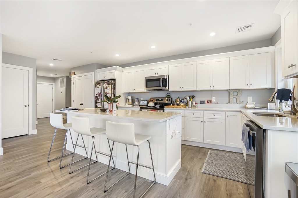 245 Bussey St #404 — photo