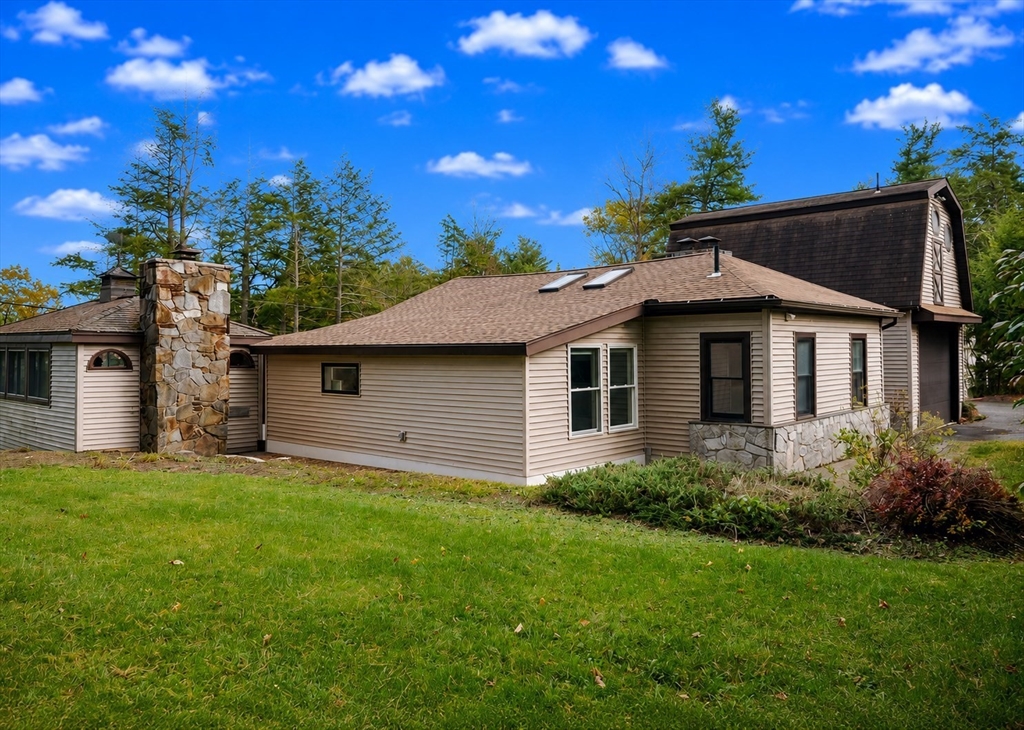 347 Pine Rd — photo