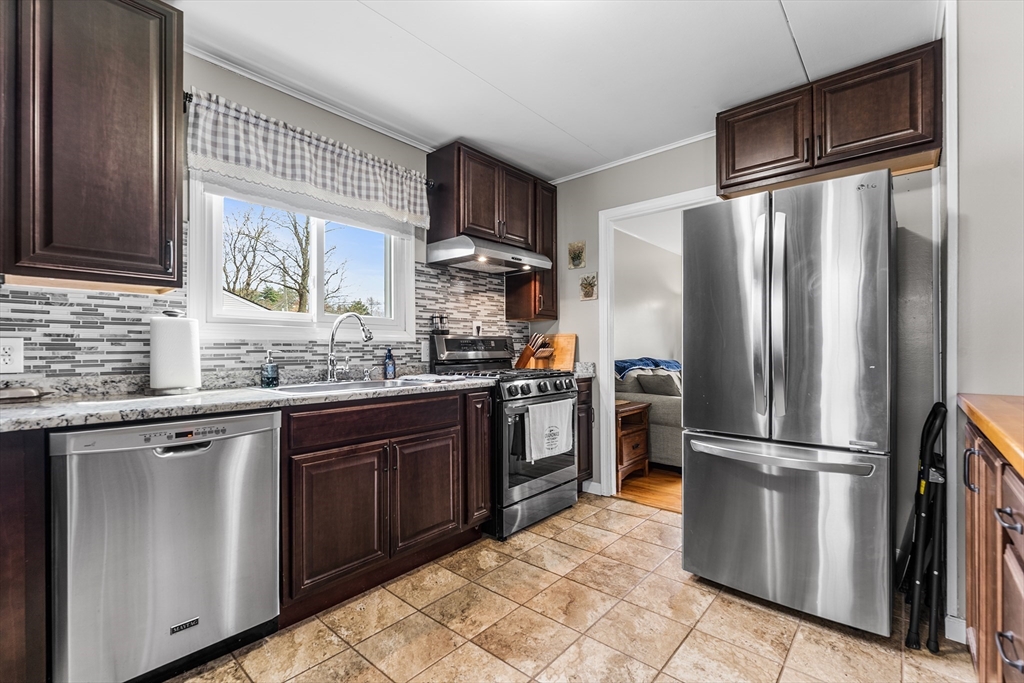 64 Rochford Circle, Springfield, MA 01128 — photo 2