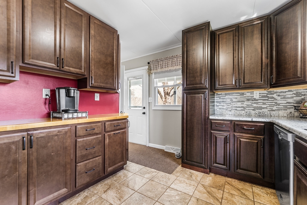 64 Rochford Circle, Springfield, MA 01128 — photo 3