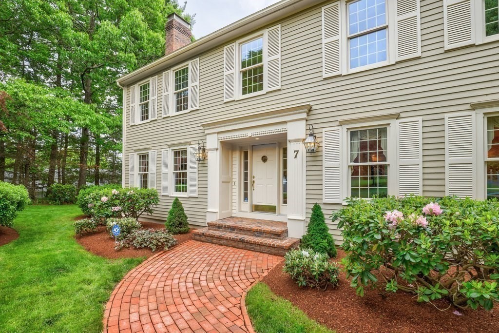 7 Village Green Ln — photo