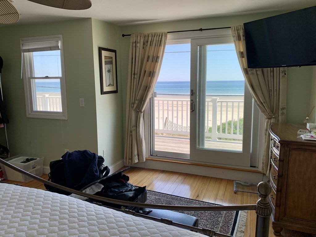 93 Beach Avenue 10/1-5/15 — photo