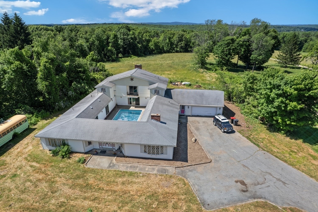 186 Eight Lots Road, Sutton, MA 01590