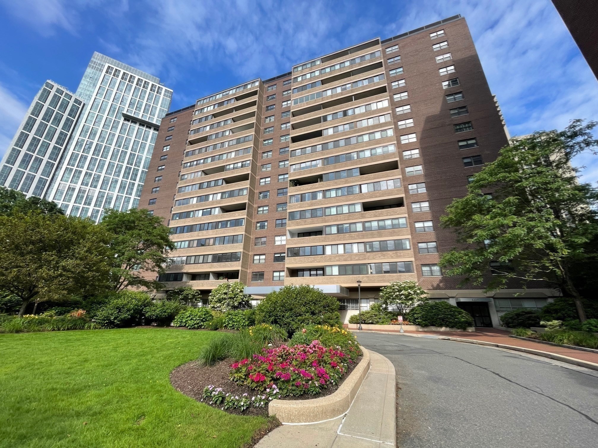 9 Hawthorne Place #12F — photo