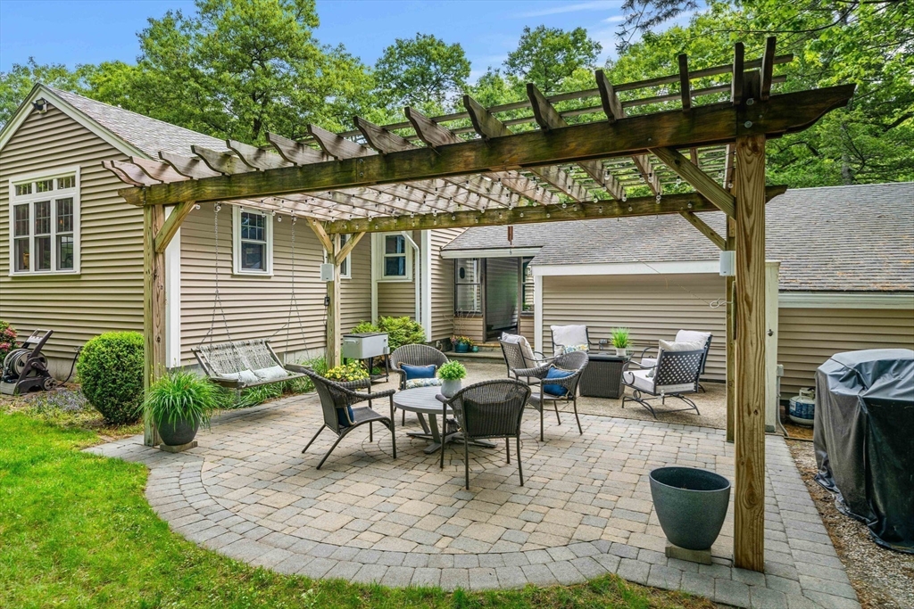 18 Gleason Road, Reading, MA 01867 — photo 3