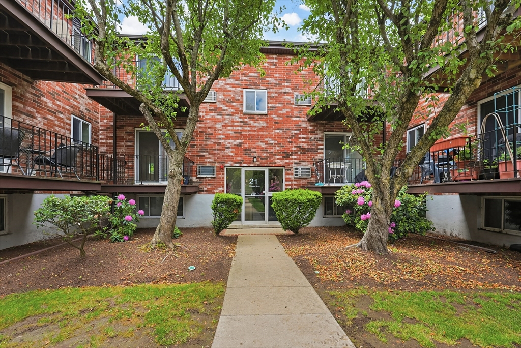 21 Westgate Road #4, Boston, MA 02467 — photo 2
