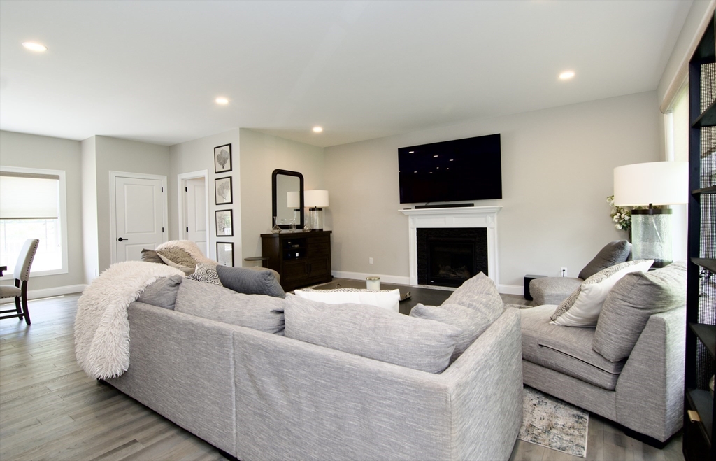 103 Oak Hollow Road, Springfield, MA 01128 — photo 2