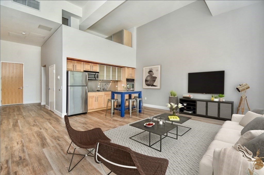 290 Pleasant St #317 — photo