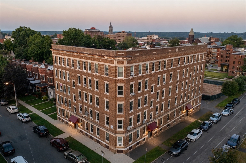 212 Walnut Street # 4L — photo