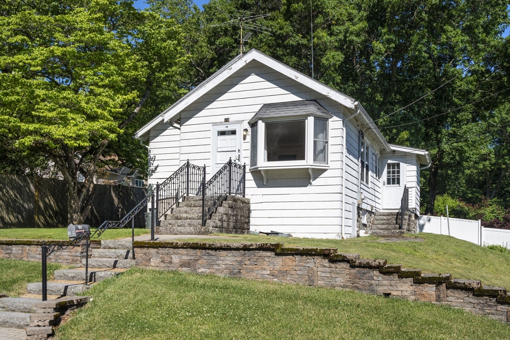 14 Saybrook Road, Worcester, MA 01604