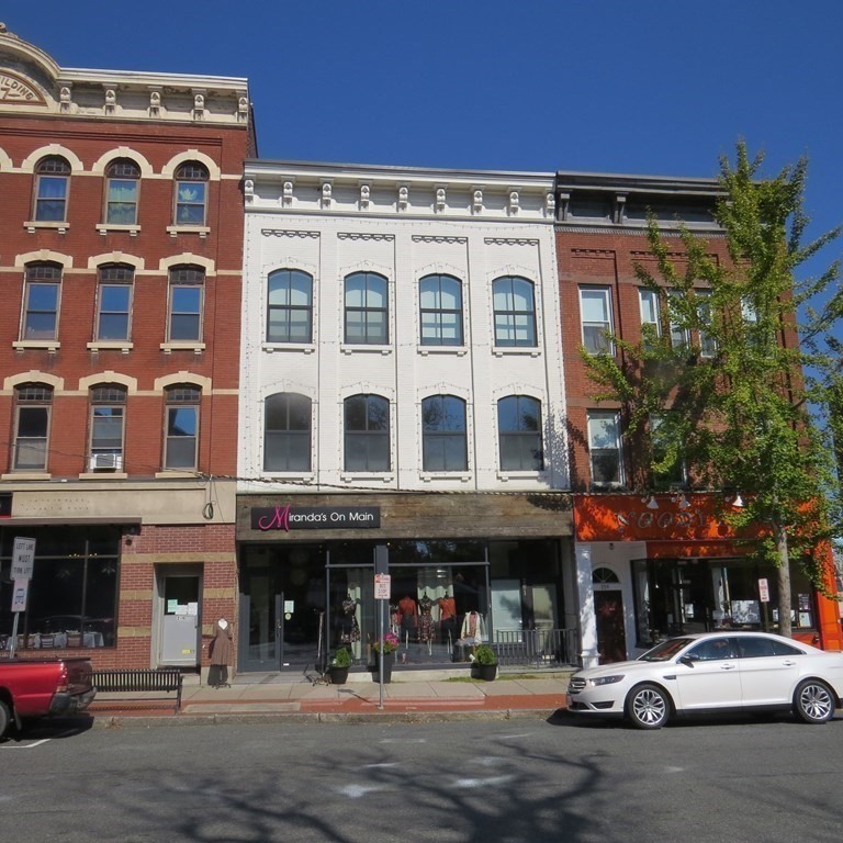 261 Main St — photo