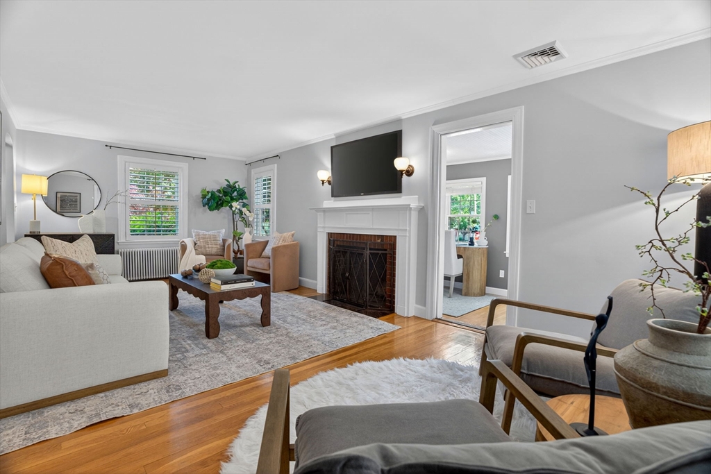 35 Cleveland Road, Wellesley, MA 02481 — photo 2
